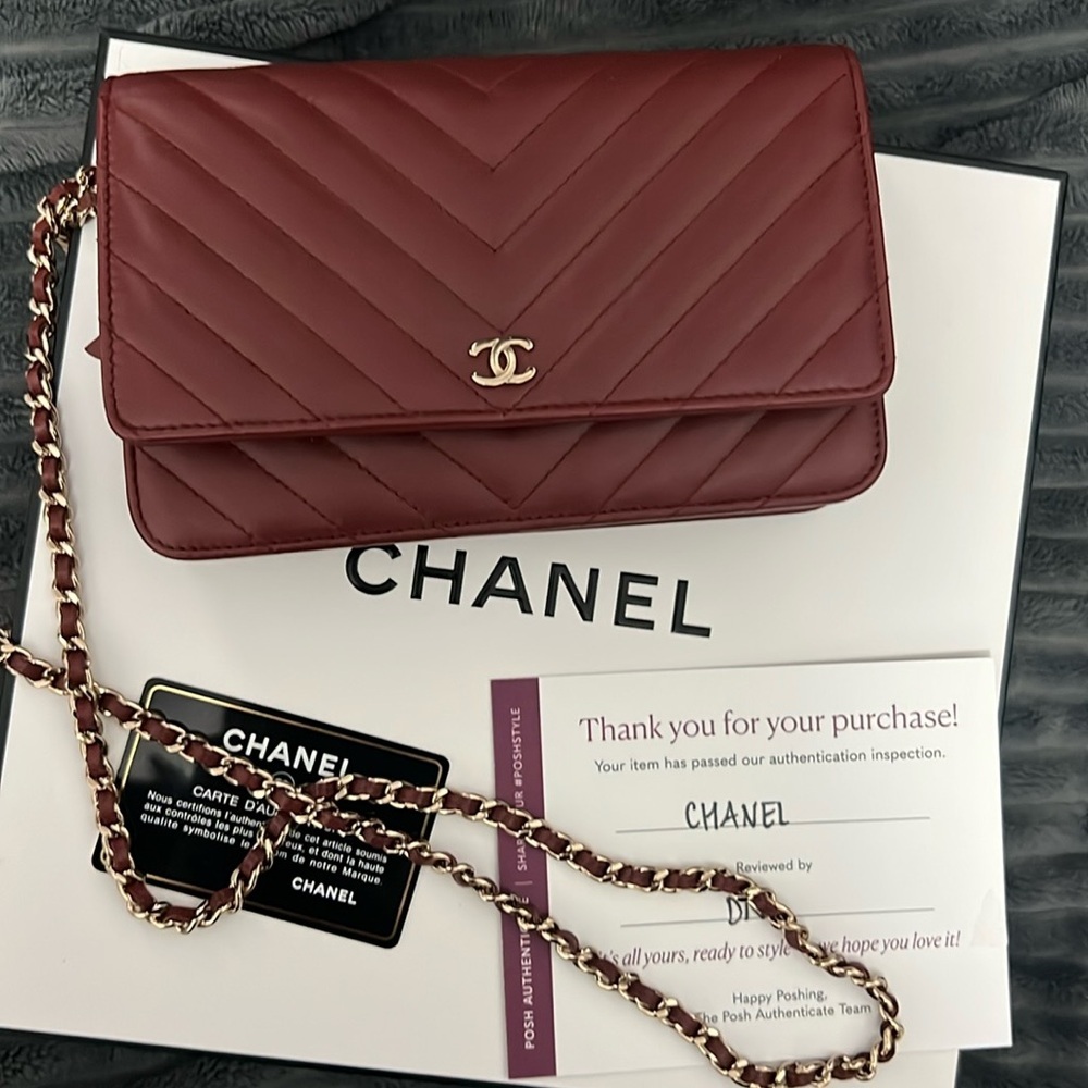 ♥️CHANEL WOC♥️ BURGUNDY!
Stunning piece! With authenticity card!